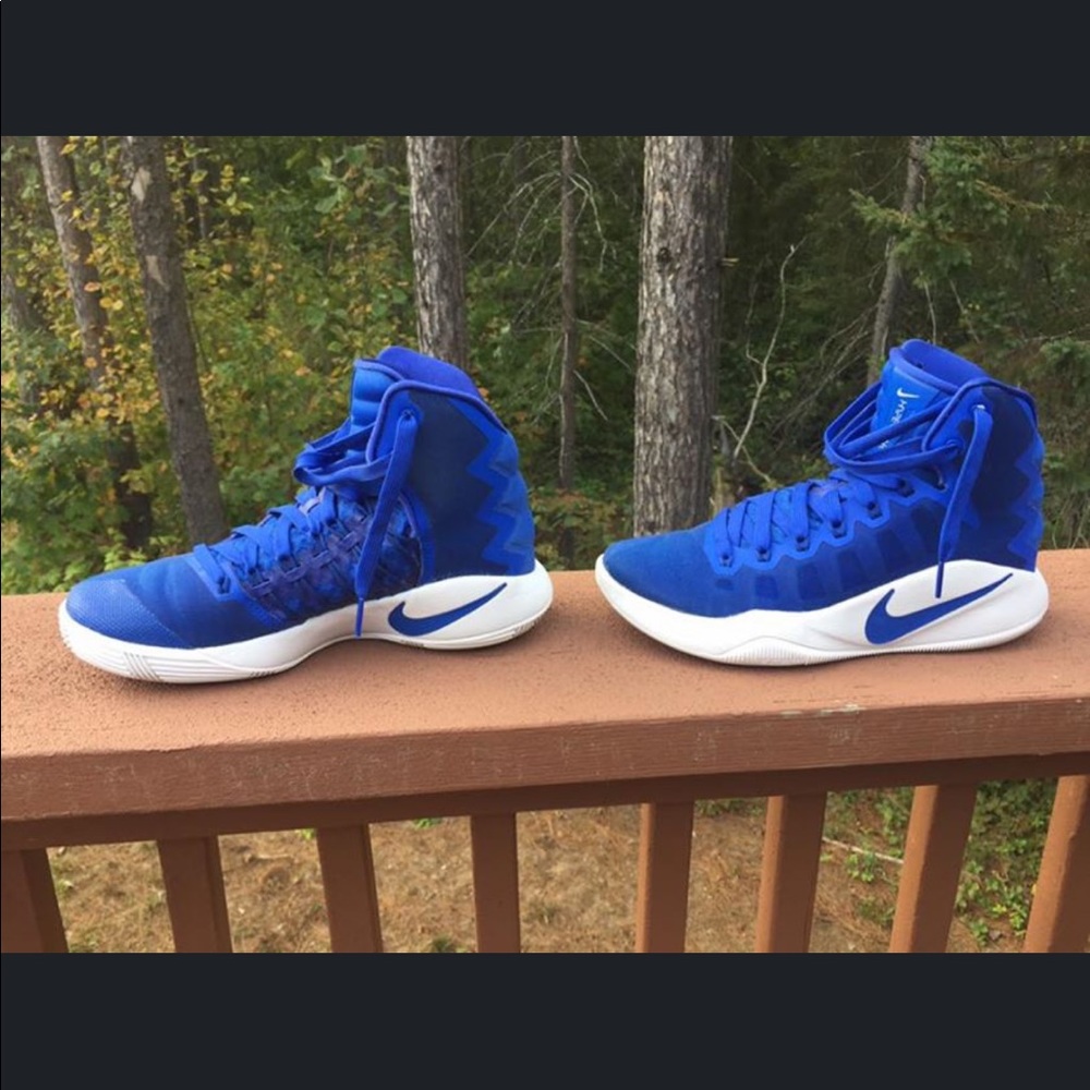 Nike Hyperdunks - image 3